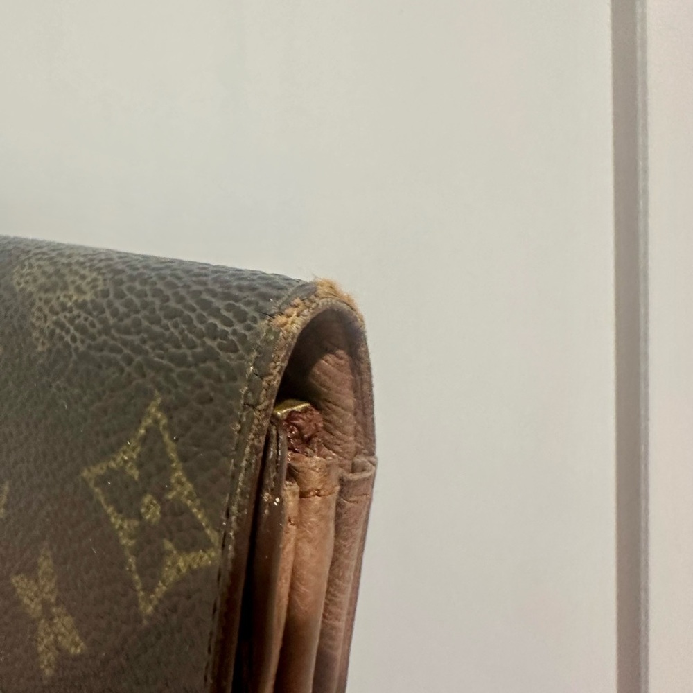 Louis Vuitton Monogram Sarah Wallet - Picture 14 of 16